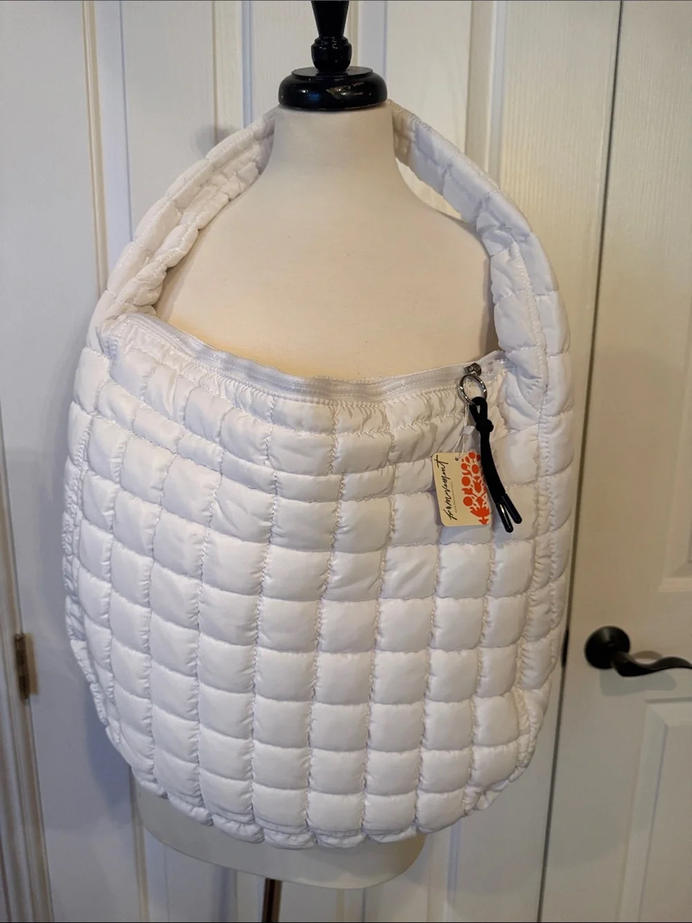 Quilted Oversized White Tote Bag - Lightweight Puffer Shoulder Bag - Picture 5 of 6